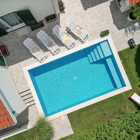 Lucia, Peacefull And Private Villa Mravince