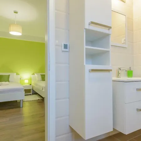 Lucia, Peacefull And Private * Mravince