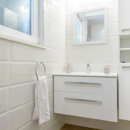 Lucia, Peacefull And Private Villa Mravince