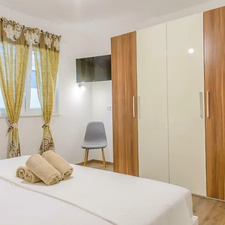 Lucia, Peacefull And Private Villa Mravince