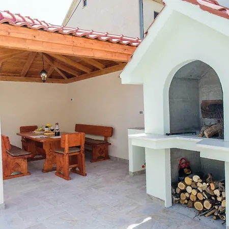 Lucia, Peacefull And Private * Mravince