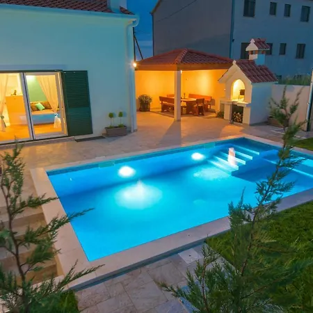 Lucia, Peacefull And Private Villa *