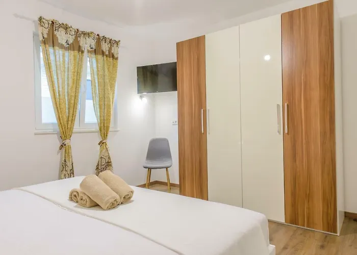 Lucia, Peacefull And Private Villa Mravince